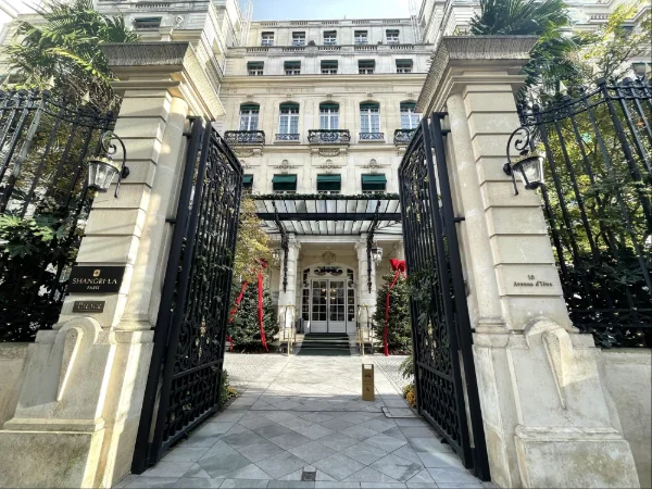 SHANGRI-LA PARIS